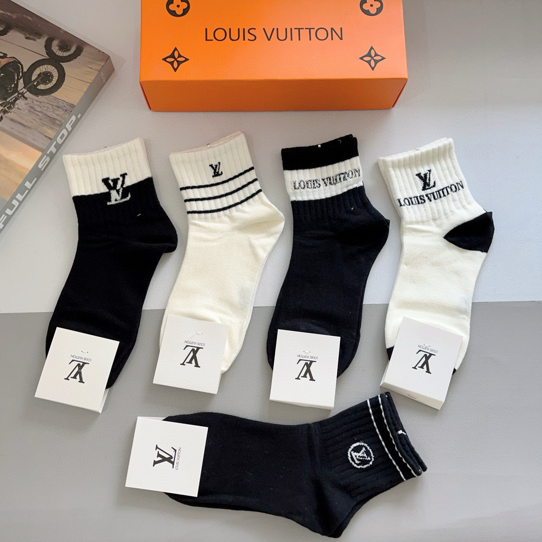 配包装（一盒5双）
 🌟 LV 路易威登 超火爆小单品，竹棉面料，潮人必备 爆款，经典字母logo中筒袜