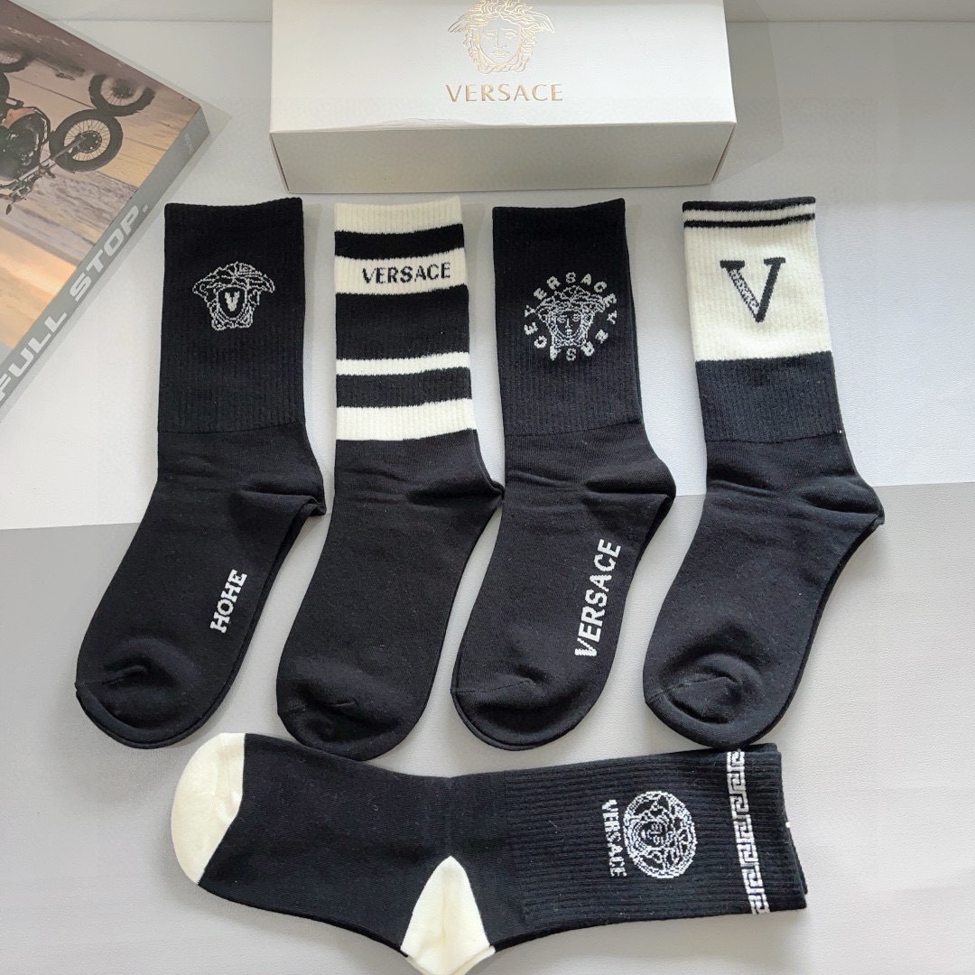 配包装【一盒五双】
VERSACE范思哲 欧美大牌纯棉长筒袜🔥🌟潮人必不能少的专柜代购品质长筒袜子 ，超