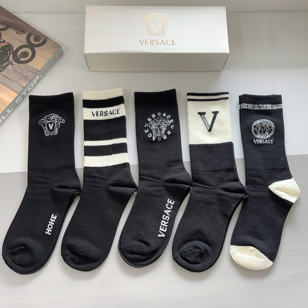 配包装【一盒五双】
VERSACE范思哲 欧美大牌纯棉长筒袜🔥🌟潮人必不能少的专柜代购品质长筒袜子 ，超