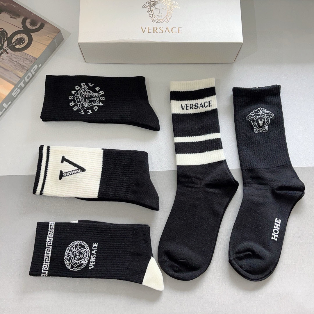 配包装【一盒五双】
VERSACE范思哲 欧美大牌纯棉长筒袜🔥🌟潮人必不能少的专柜代购品质长筒袜子 ，超