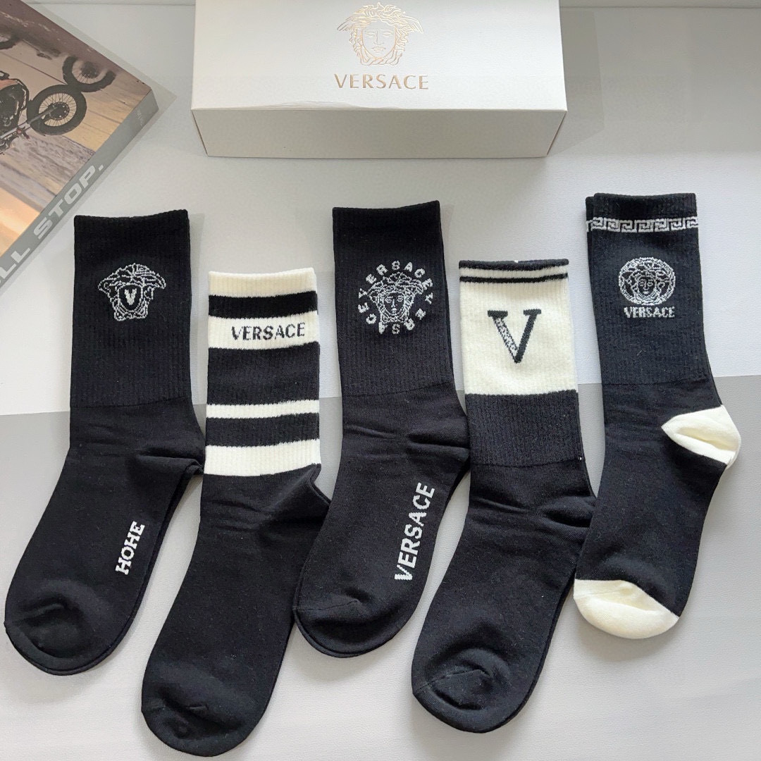 配包装【一盒五双】
VERSACE范思哲 欧美大牌纯棉长筒袜🔥🌟潮人必不能少的专柜代购品质长筒袜子 ，超
