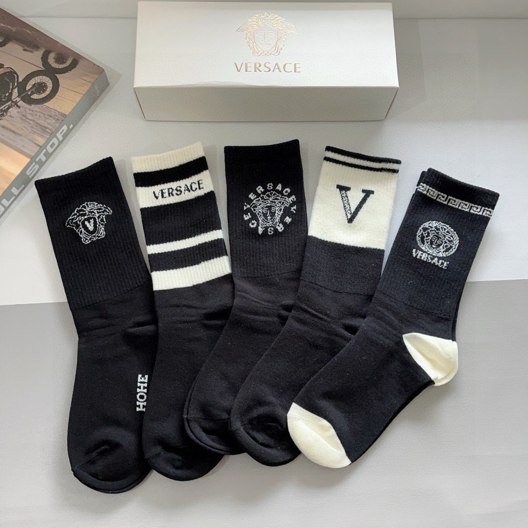配包装【一盒五双】
VERSACE范思哲 欧美大牌纯棉长筒袜🔥🌟潮人必不能少的专柜代购品质长筒袜子 ，超