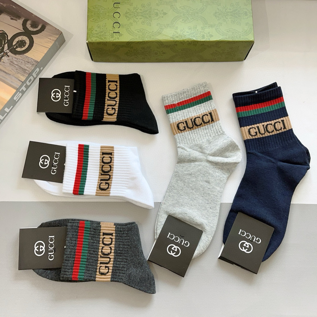 配包装（一盒5双）
GUCCI 古奇 新款中筒男士袜子！纯棉面料，火爆logo图案，专柜同步中长筒袜子，
