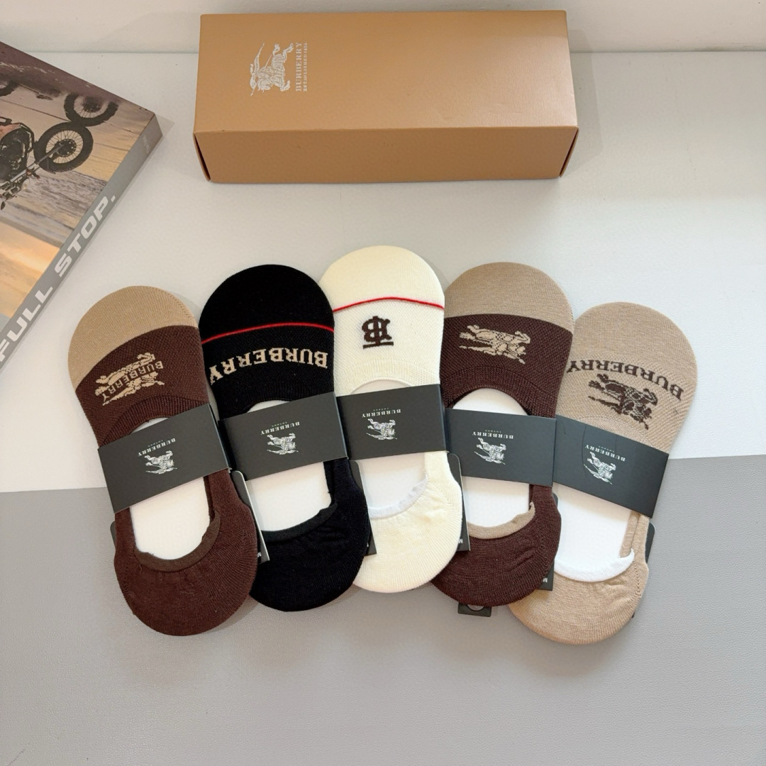 配包装（一盒5双） 
🌟 BURBERRY 巴宝莉 经典男女款船袜，个性时尚百搭款，！你值得拥有哦💗精梳