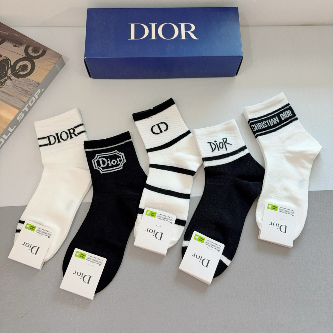 配包装（一盒5双）
Dior 迪奥 新款字母中筒袜子！爆款字母专柜同步中筒袜，💛大牌出街，潮人必备🔥超好