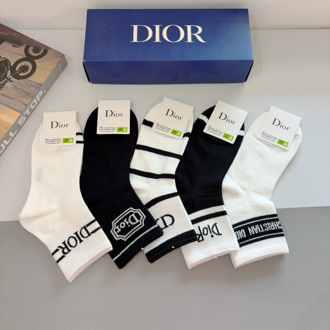 配包装（一盒5双）
Dior 迪奥 新款字母中筒袜子！爆款字母专柜同步中筒袜，💛大牌出街，潮人必备🔥超好