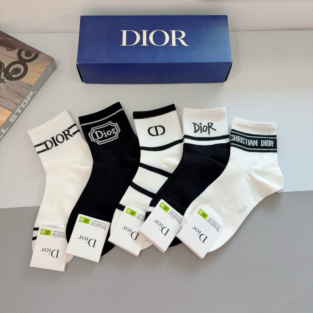 配包装（一盒5双）
Dior 迪奥 新款字母中筒袜子！爆款字母专柜同步中筒袜，💛大牌出街，潮人必备🔥超好