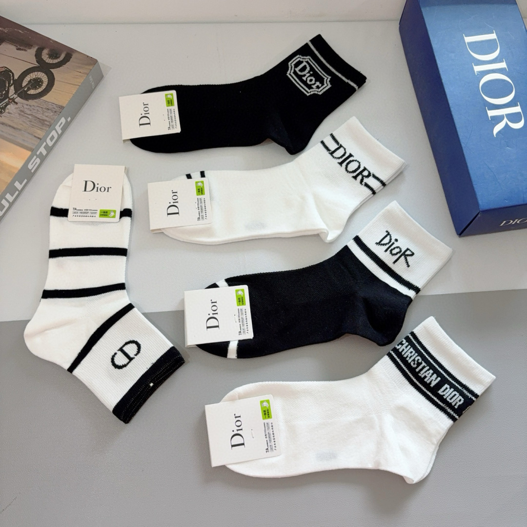 配包装（一盒5双）
Dior 迪奥 新款字母中筒袜子！爆款字母专柜同步中筒袜，💛大牌出街，潮人必备🔥超好