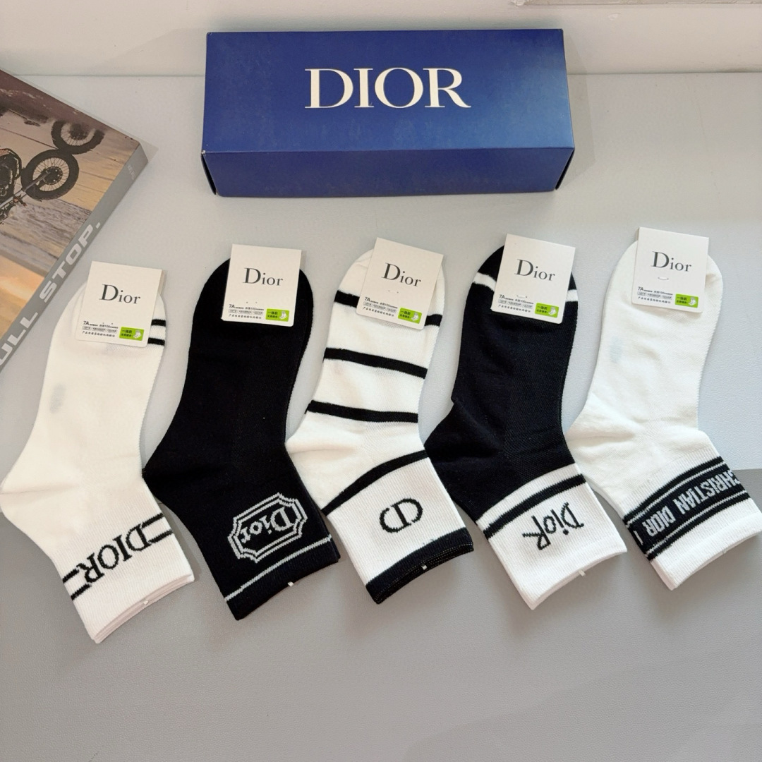配包装（一盒5双）
Dior 迪奥 新款字母中筒袜子！爆款字母专柜同步中筒袜，💛大牌出街，潮人必备🔥超好