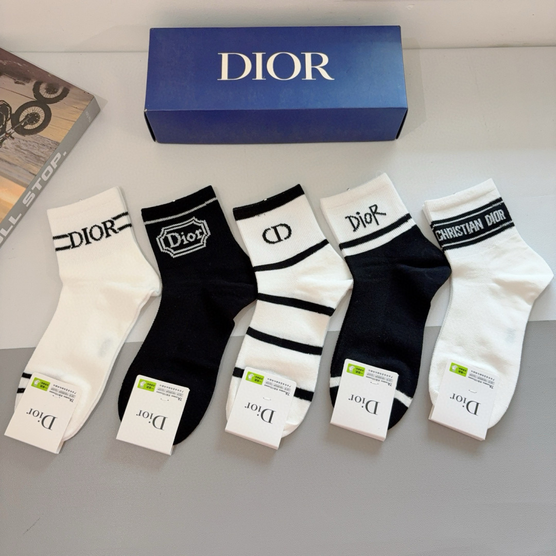 配包装（一盒5双）
Dior 迪奥 新款字母中筒袜子！爆款字母专柜同步中筒袜，💛大牌出街，潮人必备🔥超好
