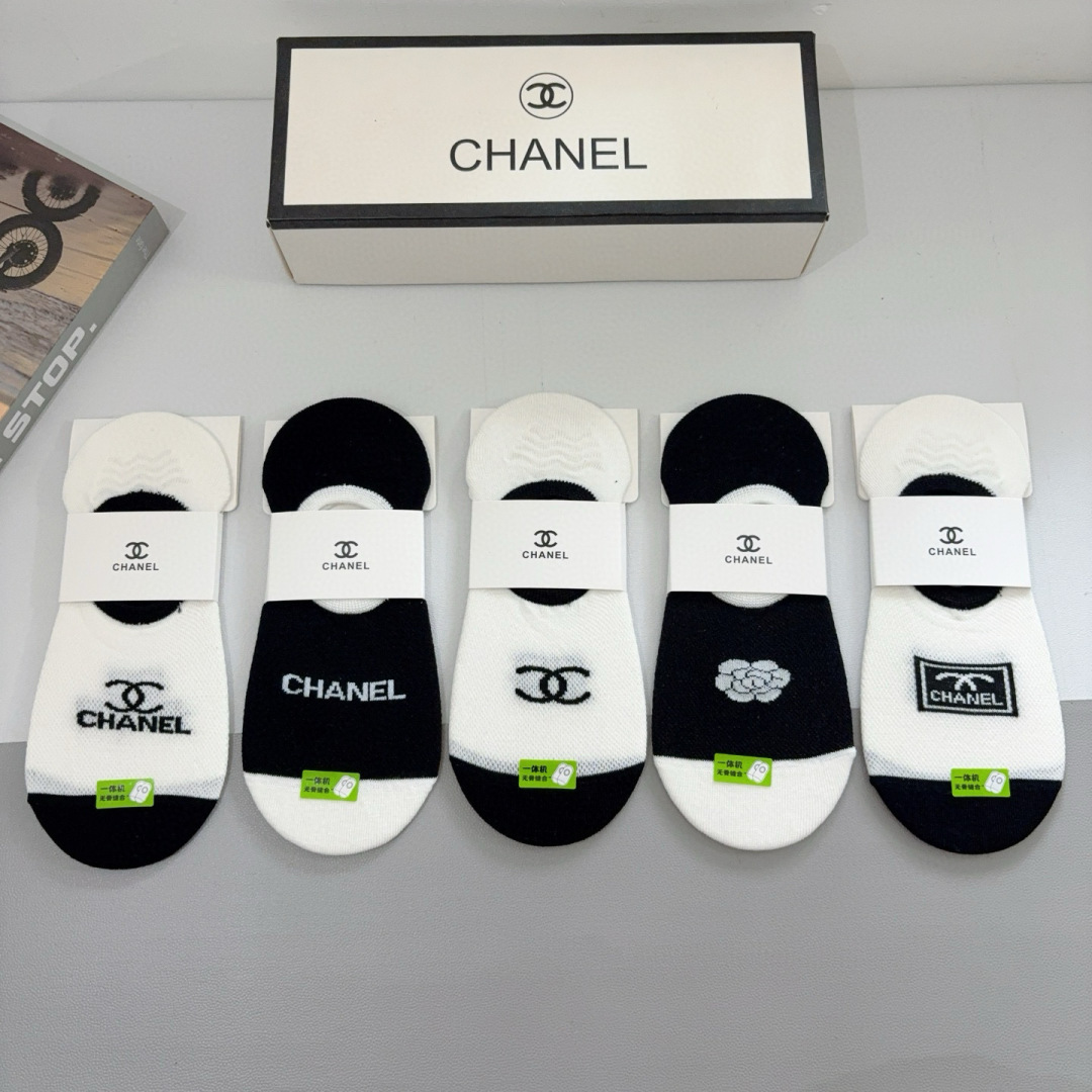 配包装（一盒5双） 
🌟 CHANEL （香奈儿）新款竹棉透气船袜，潮人必备款袜子 超柔软材质，舒适透气