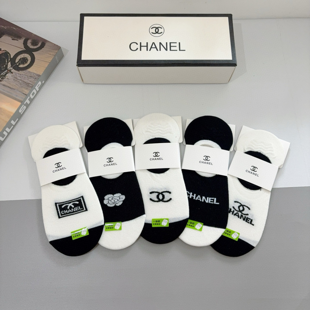 配包装（一盒5双） 
🌟 CHANEL （香奈儿）新款竹棉透气船袜，潮人必备款袜子 超柔软材质，舒适透气