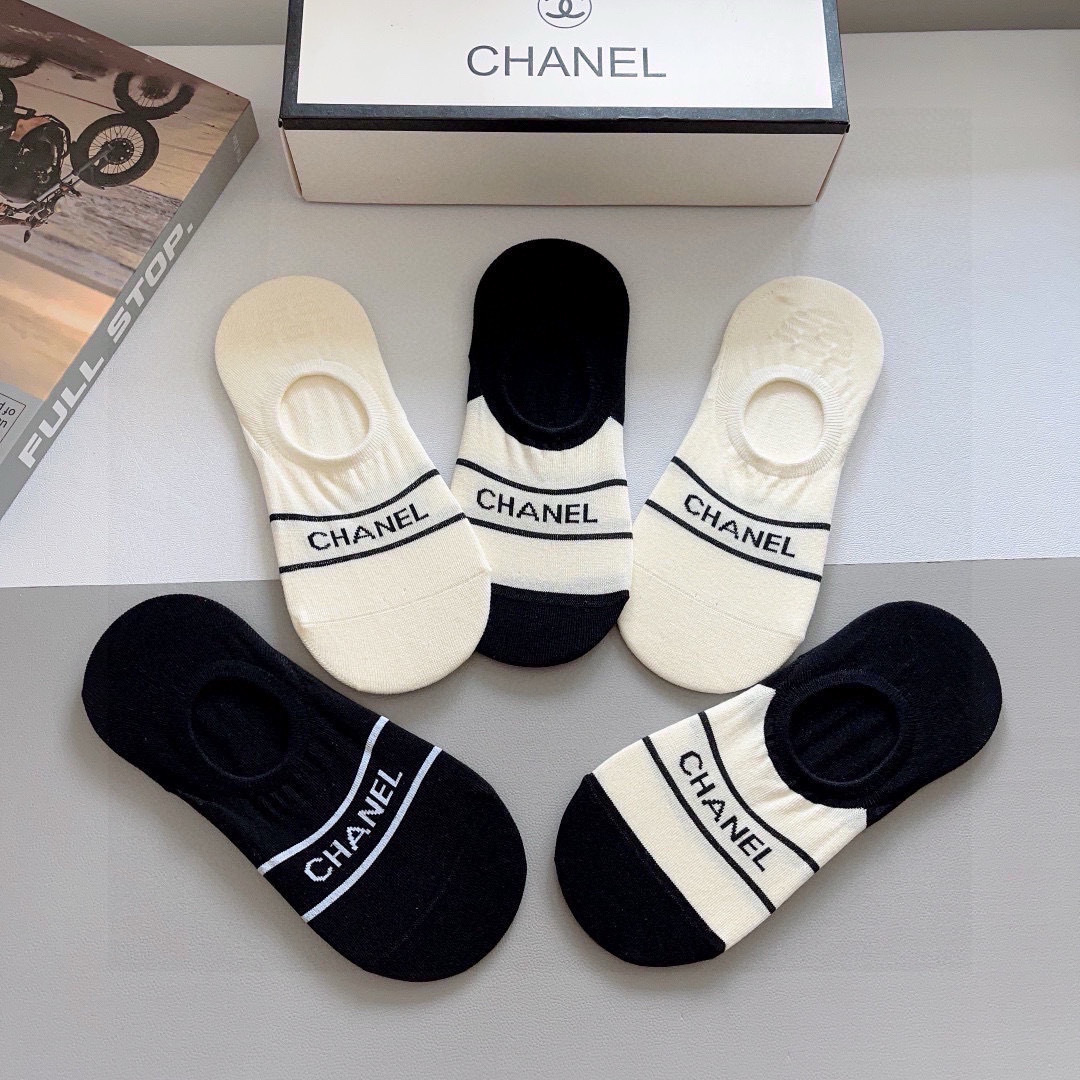 配包装（一盒5双）
CHANEL 香奈儿经典船袜、高版本纯棉材质柔软，秒杀市场普通货，经典的双C图案lo