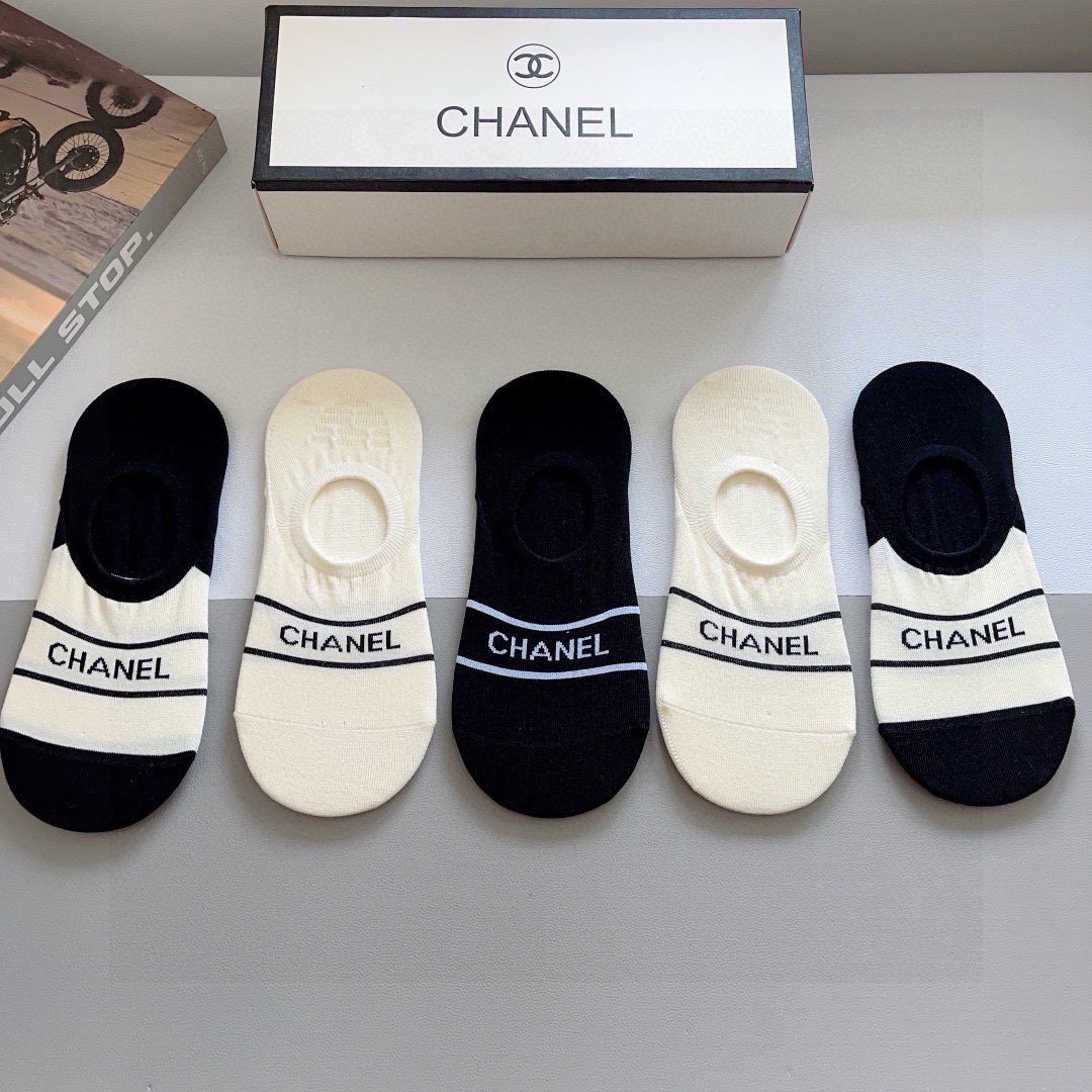 配包装（一盒5双）
CHANEL 香奈儿经典船袜、高版本纯棉材质柔软，秒杀市场普通货，经典的双C图案lo