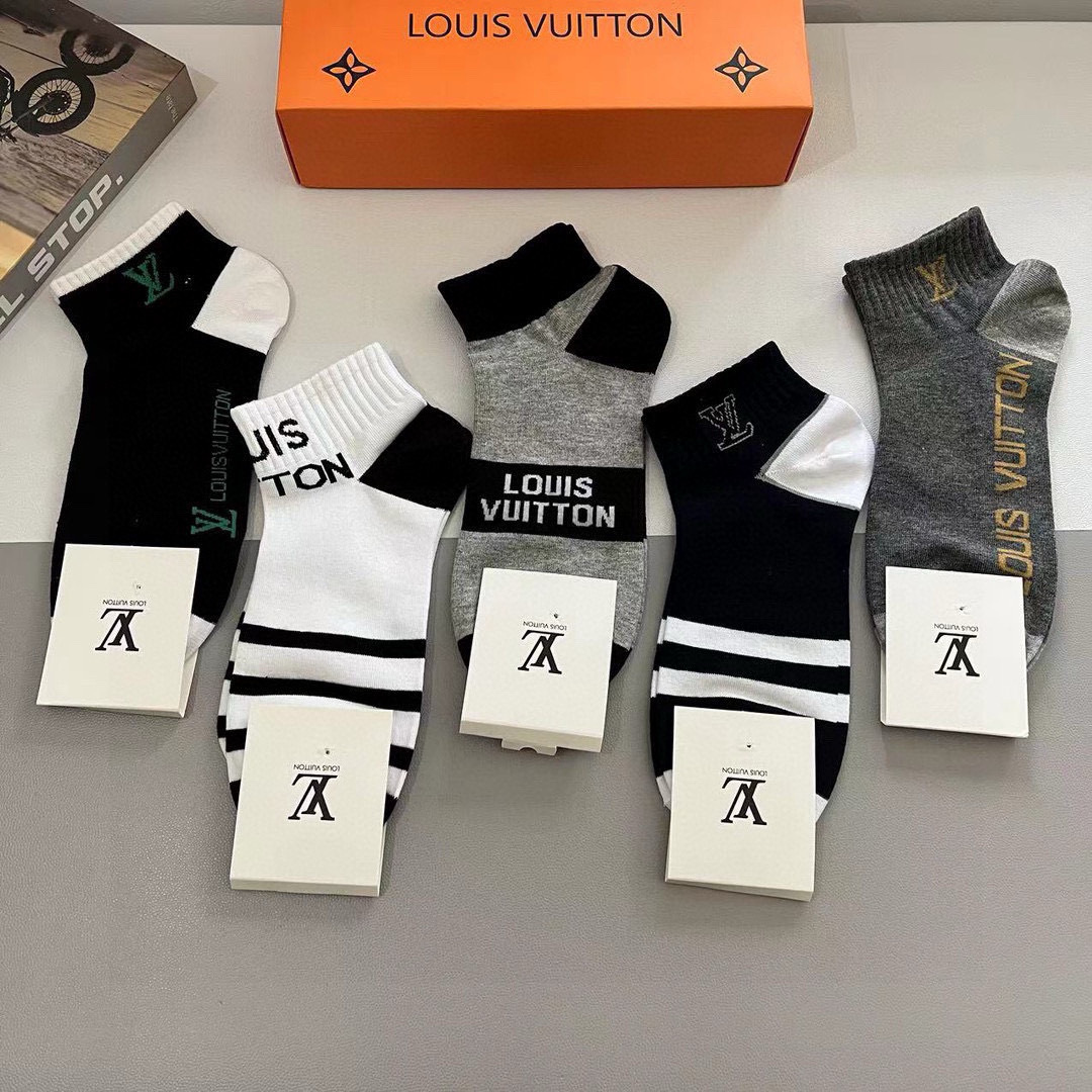 配包装（一盒5双） 🌟 LV 路易威登 超火爆小单品，纯棉面料，潮人必备 爆款，经典字母logo中筒袜，