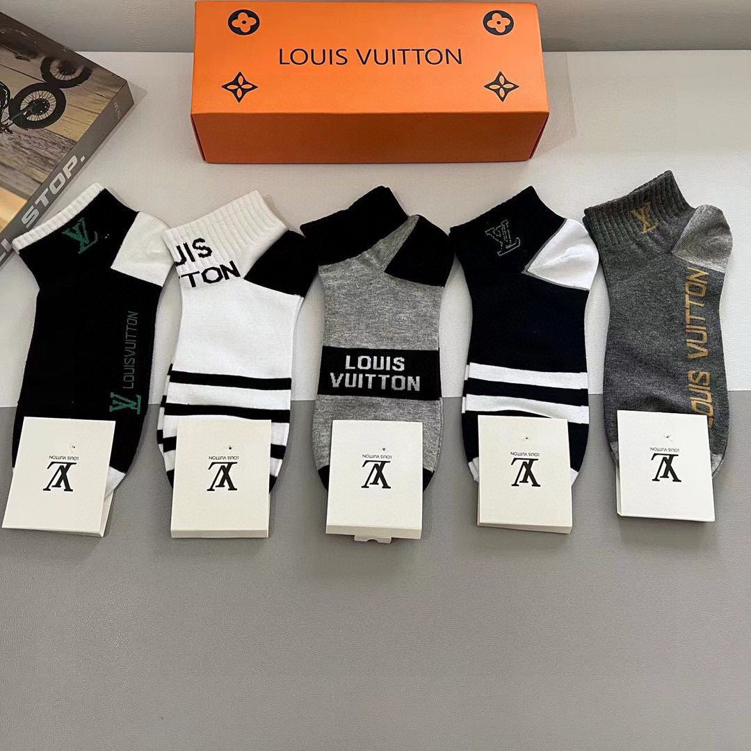 配包装（一盒5双） 🌟 LV 路易威登 超火爆小单品，纯棉面料，潮人必备 爆款，经典字母logo中筒袜，