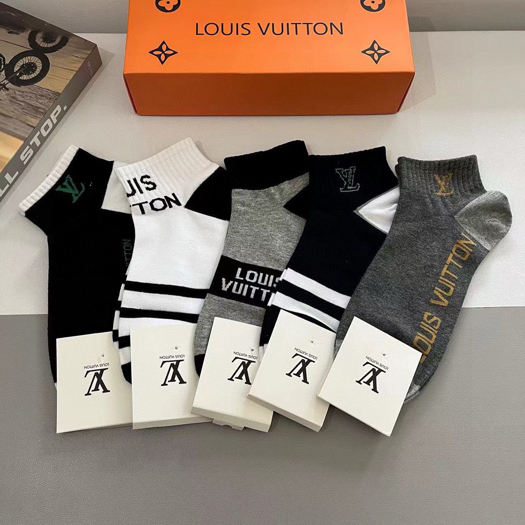 配包装（一盒5双） 🌟 LV 路易威登 超火爆小单品，纯棉面料，潮人必备 爆款，经典字母logo中筒袜，