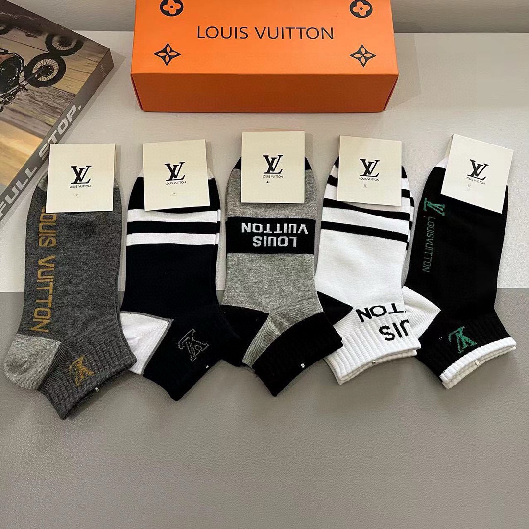 配包装（一盒5双） 🌟 LV 路易威登 超火爆小单品，纯棉面料，潮人必备 爆款，经典字母logo中筒袜，