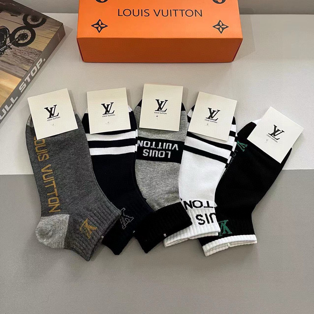 配包装（一盒5双） 🌟 LV 路易威登 超火爆小单品，纯棉面料，潮人必备 爆款，经典字母logo中筒袜，