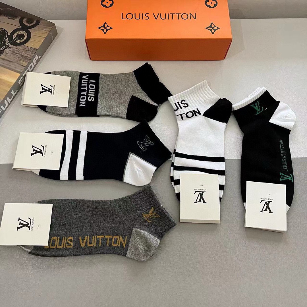 配包装（一盒5双） 🌟 LV 路易威登 超火爆小单品，纯棉面料，潮人必备 爆款，经典字母logo中筒袜，