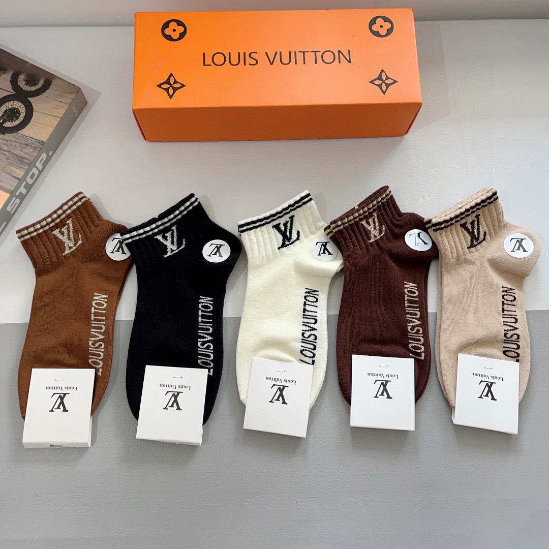 配包装（一盒5双） 🌟 LV 路易威登 超火爆小单品，纯棉面料，潮人必备 爆款，经典字母logo中筒袜，