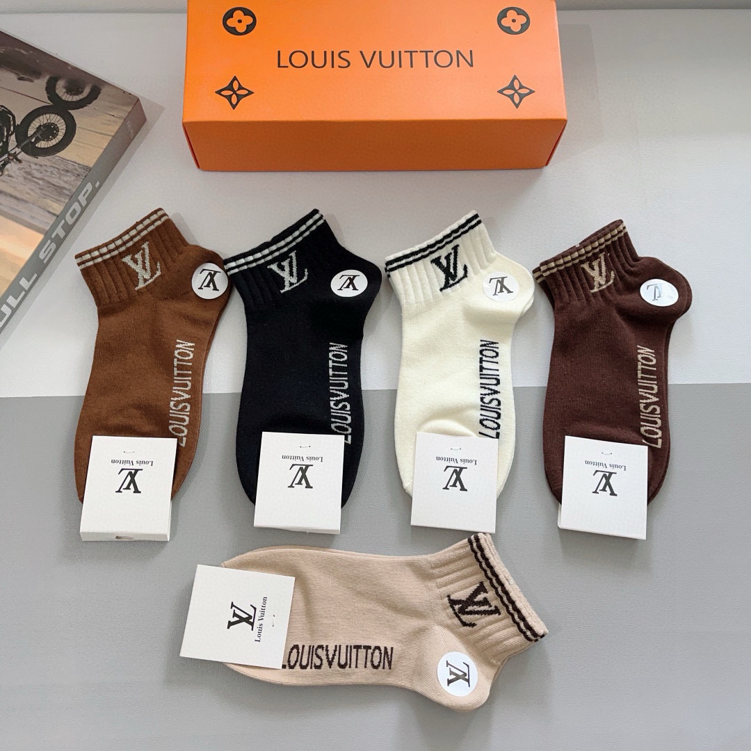 配包装（一盒5双） 🌟 LV 路易威登 超火爆小单品，纯棉面料，潮人必备 爆款，经典字母logo中筒袜，