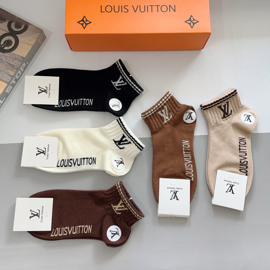 配包装（一盒5双） 🌟 LV 路易威登 超火爆小单品，纯棉面料，潮人必备 爆款，经典字母logo中筒袜，
