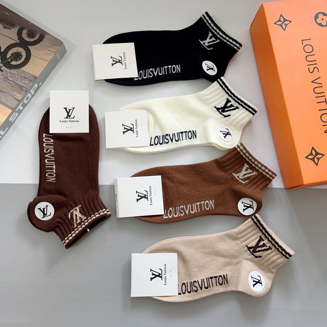配包装（一盒5双） 🌟 LV 路易威登 超火爆小单品，纯棉面料，潮人必备 爆款，经典字母logo中筒袜，