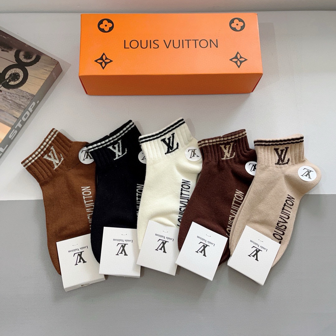 配包装（一盒5双） 🌟 LV 路易威登 超火爆小单品，纯棉面料，潮人必备 爆款，经典字母logo中筒袜，