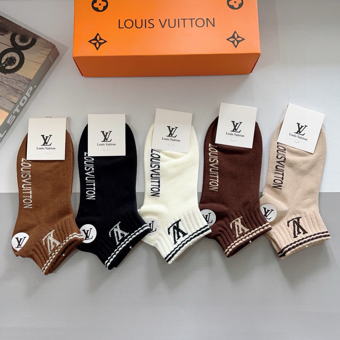 配包装（一盒5双） 🌟 LV 路易威登 超火爆小单品，纯棉面料，潮人必备 爆款，经典字母logo中筒袜，