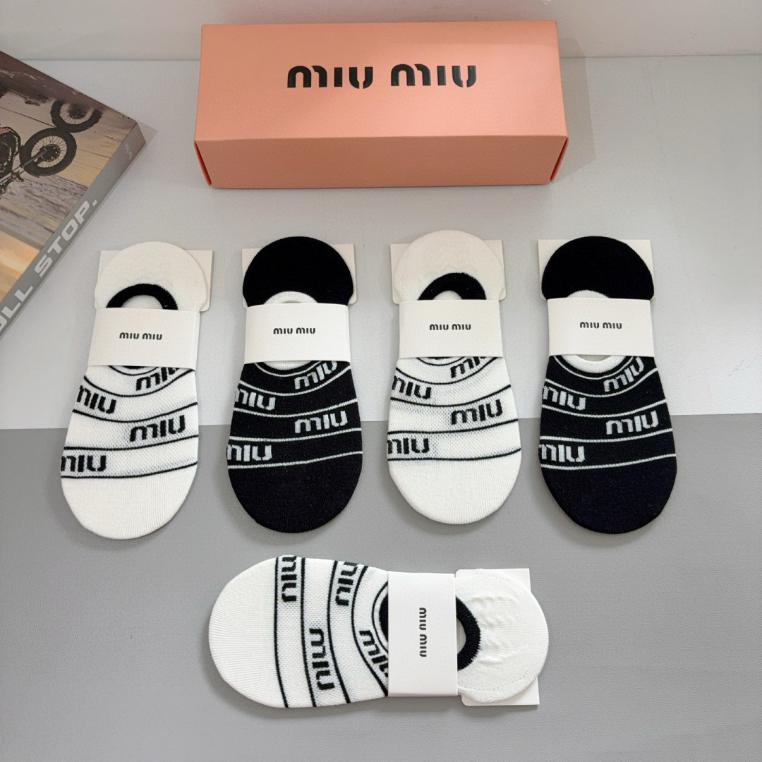 配包装【一盒5双】
miumiu · 缪缪 新款网红袜子❗️短款船袜🔥竹棉材质，轻薄柔软透气，四季通用，