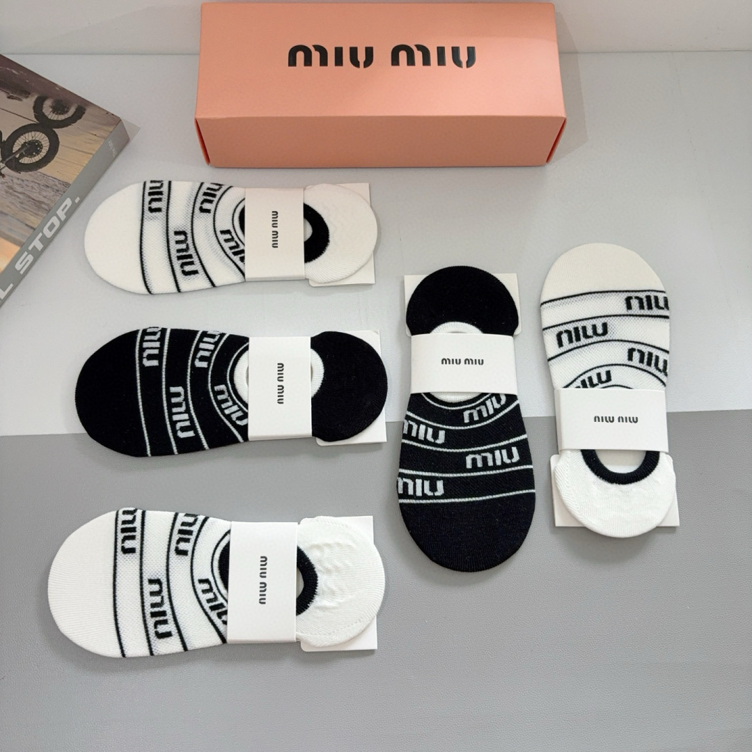 配包装【一盒5双】
miumiu · 缪缪 新款网红袜子❗️短款船袜🔥竹棉材质，轻薄柔软透气，四季通用，