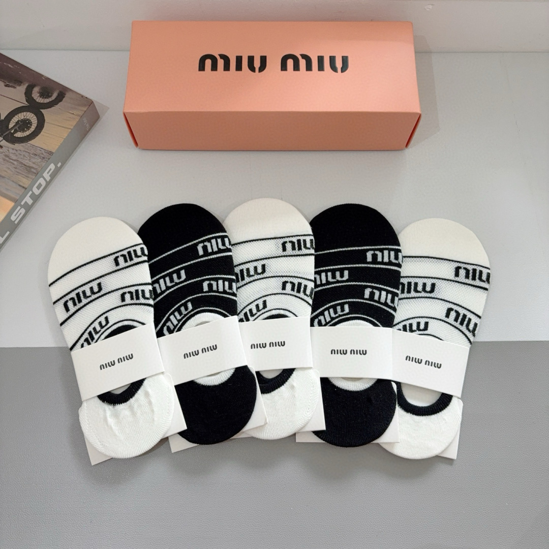 配包装【一盒5双】
miumiu · 缪缪 新款网红袜子❗️短款船袜🔥竹棉材质，轻薄柔软透气，四季通用，