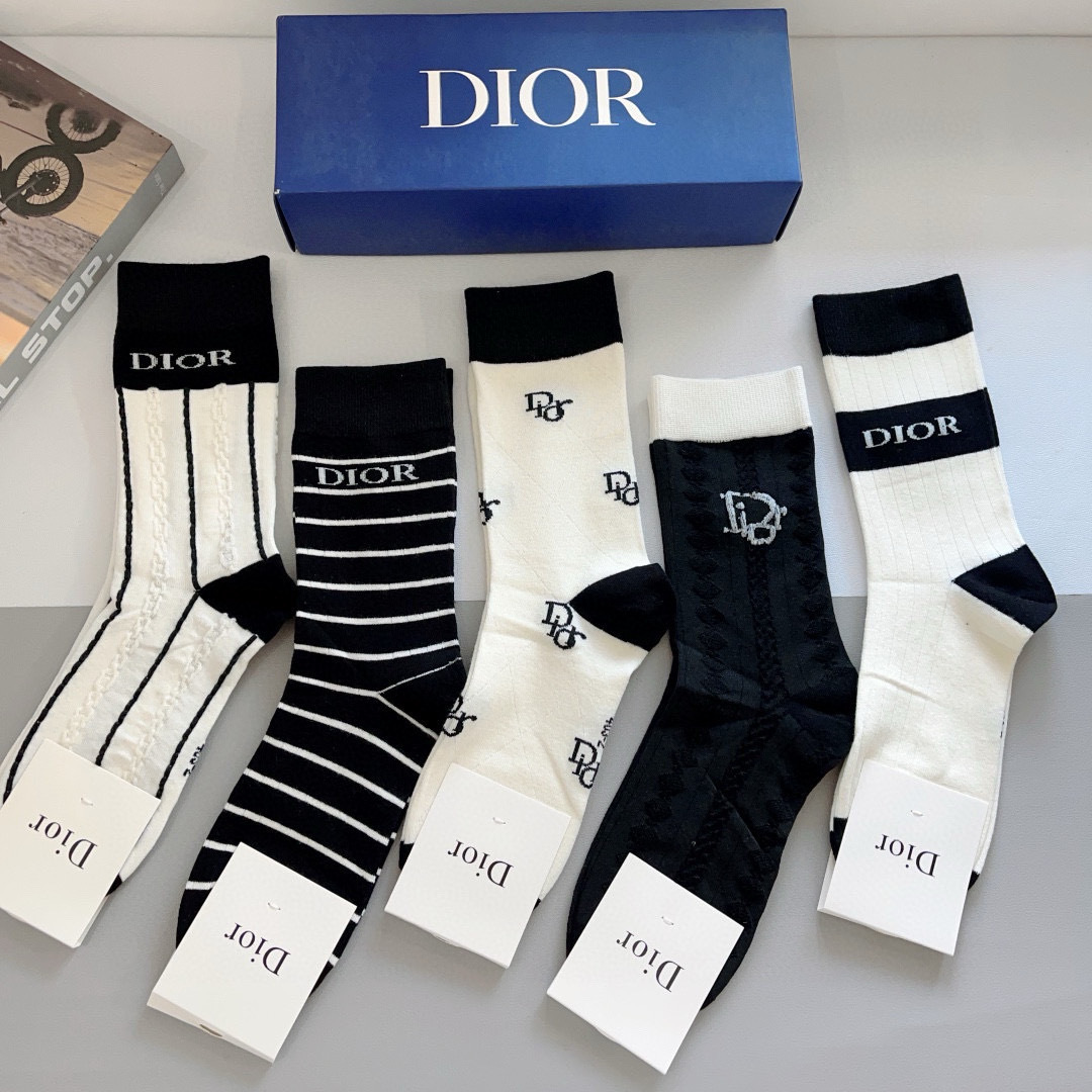 配包装（一盒5双）
Dior 迪奥 新款网红竹棉长筒小腿袜子！爆款字母男款专柜同步长筒袜，💛大牌出街，潮
