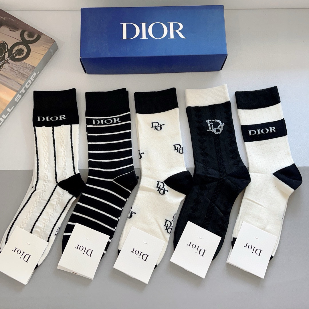 配包装（一盒5双）
Dior 迪奥 新款网红竹棉长筒小腿袜子！爆款字母男款专柜同步长筒袜，💛大牌出街，潮