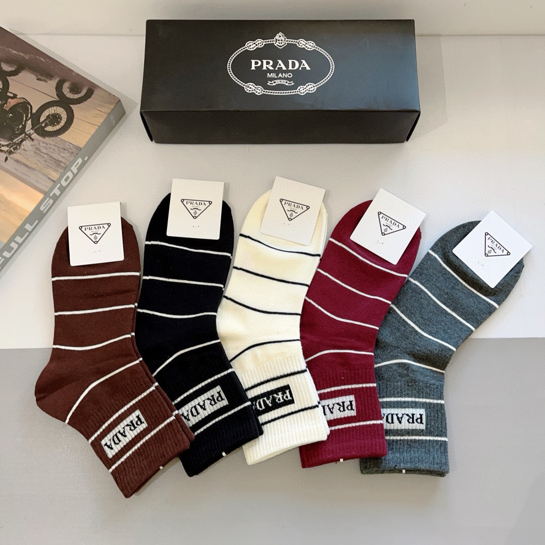 配包装（一盒5双）
PRADA（普拉达） 新款高端中筒纯棉材质袜子！爆款三角标字母专柜同步中筒袜，💛大牌