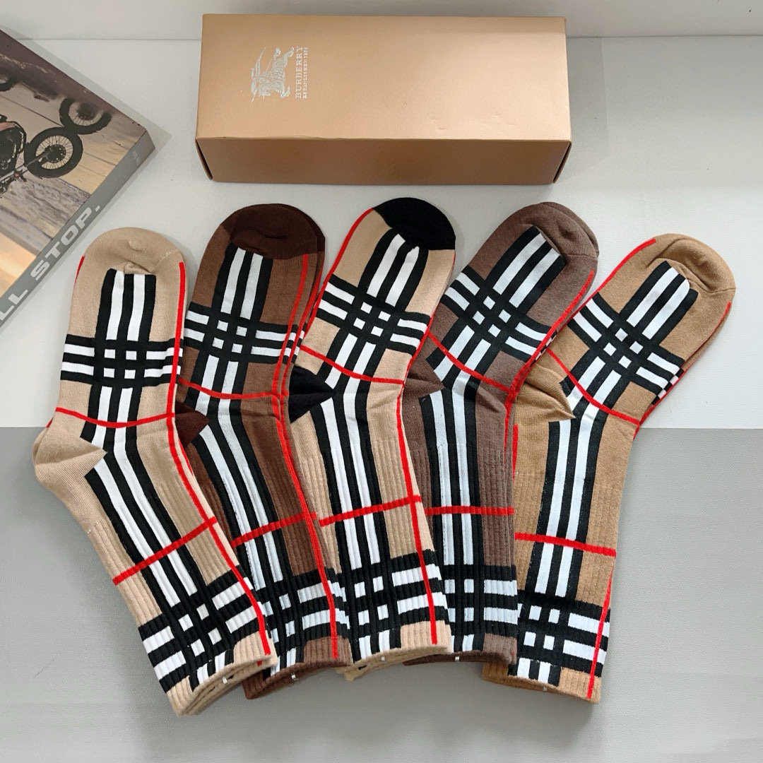 配包装（一盒5双）
🌟Burberry 巴宝莉 超火爆小单品，男女通用袜子，纯棉面料，潮人必备  爆款格