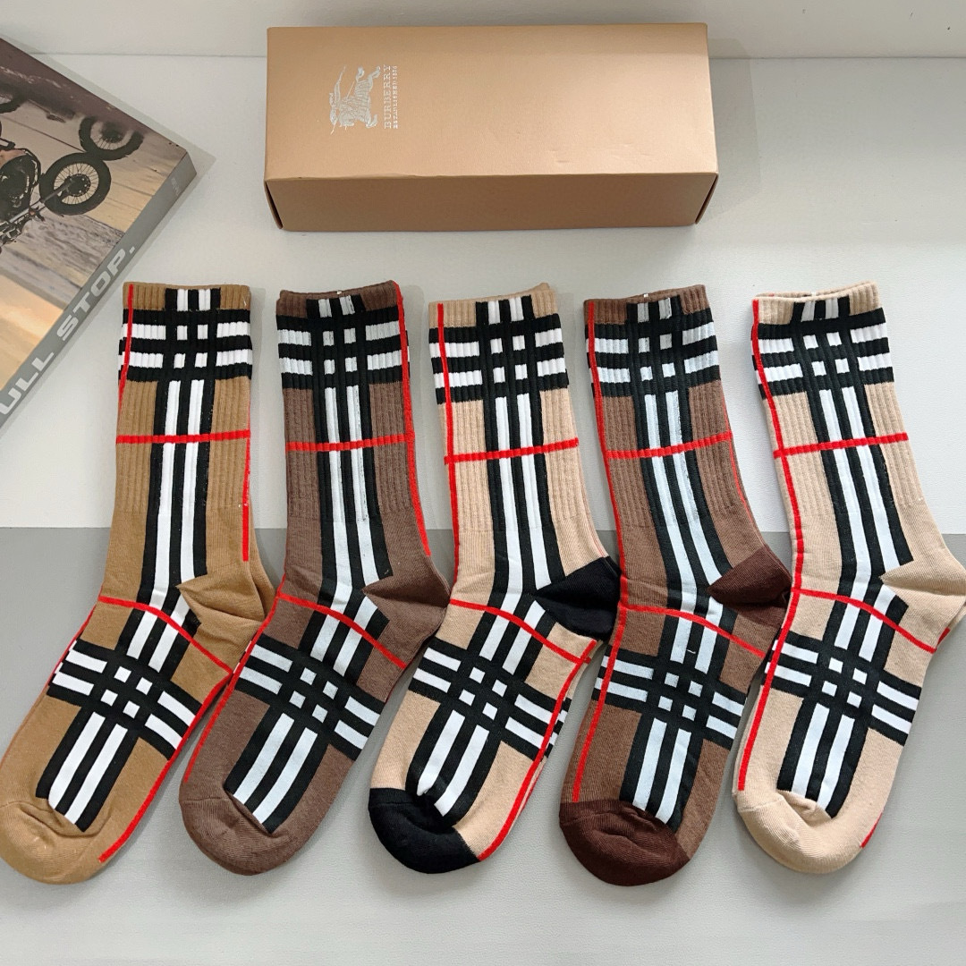 配包装（一盒5双）
🌟Burberry 巴宝莉 超火爆小单品，男女通用袜子，纯棉面料，潮人必备  爆款格