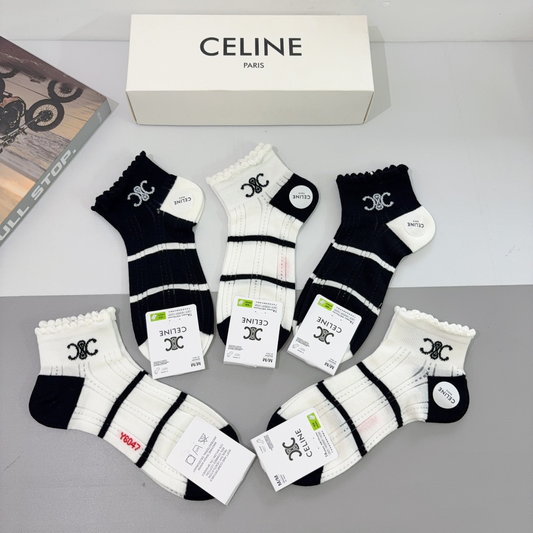 配包装（一盒5双）
CELINE  赛琳 新款船袜！竹棉面料，专柜同步短筒袜子，💛大牌出街，潮人必备🔥超