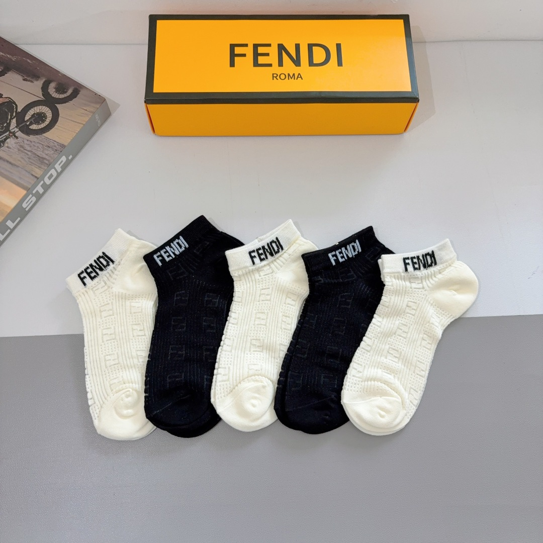 NO:299286,Packaging (one box of 5 pairs) FENDI Classic letter double F hot short socks, bamboo cotton fabric, same style as counter, practical and easy to wear, soft and breathable, fashionable and versatile, big brands go out on the street. Socks, stockings, socks, fendi, fendi, socks19860909配包装（一盒5双） FENDI 芬迪 经典字母双Ｆ爆款短筒袜子、竹棉面料, 专柜同款 实用好穿 柔软透气,时尚百搭款,大牌出街.袜子,丝袜,袜子,fendi,fendi,socks,accessory