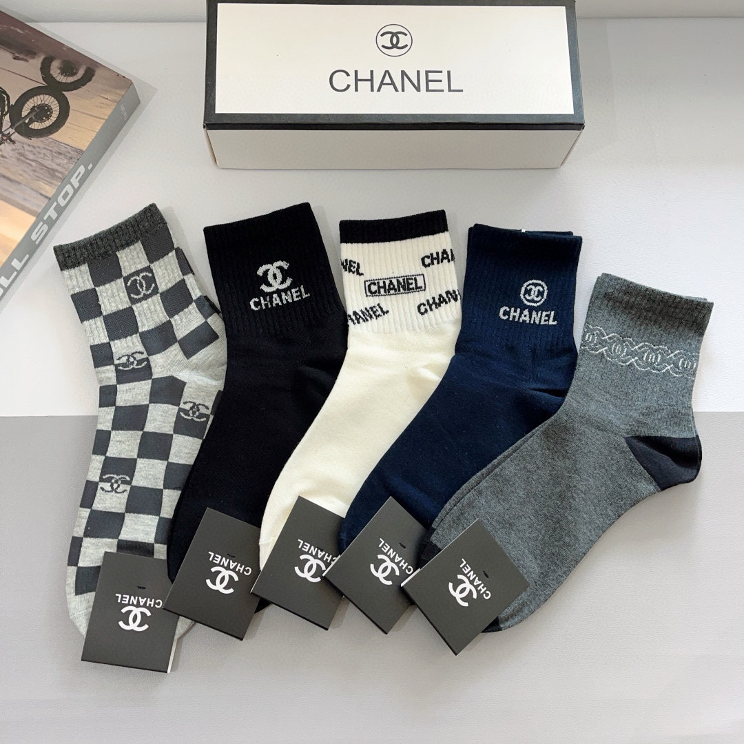 NO:299300,Packaging (one box of 5 pairs) CHANEL classic mid-length socks high-version pure cotton material is soft, instantly sold out ordinary goods in the market, classic double C pattern logo, counter synchronous socks, big brands on the street, a must-have for trendy people, super easy to match socks, stockings, socks, chanel, chanel, socks19860909配包装（一盒5双） CHANEL 香奈儿经典中长款袜子高版本纯棉材质柔软,秒杀市场普通货,经典的双C图案logo,专柜同步袜子大牌出街,潮人必备,超好搭袜子,丝袜,袜子,chanel,chanel,socks,accessory
