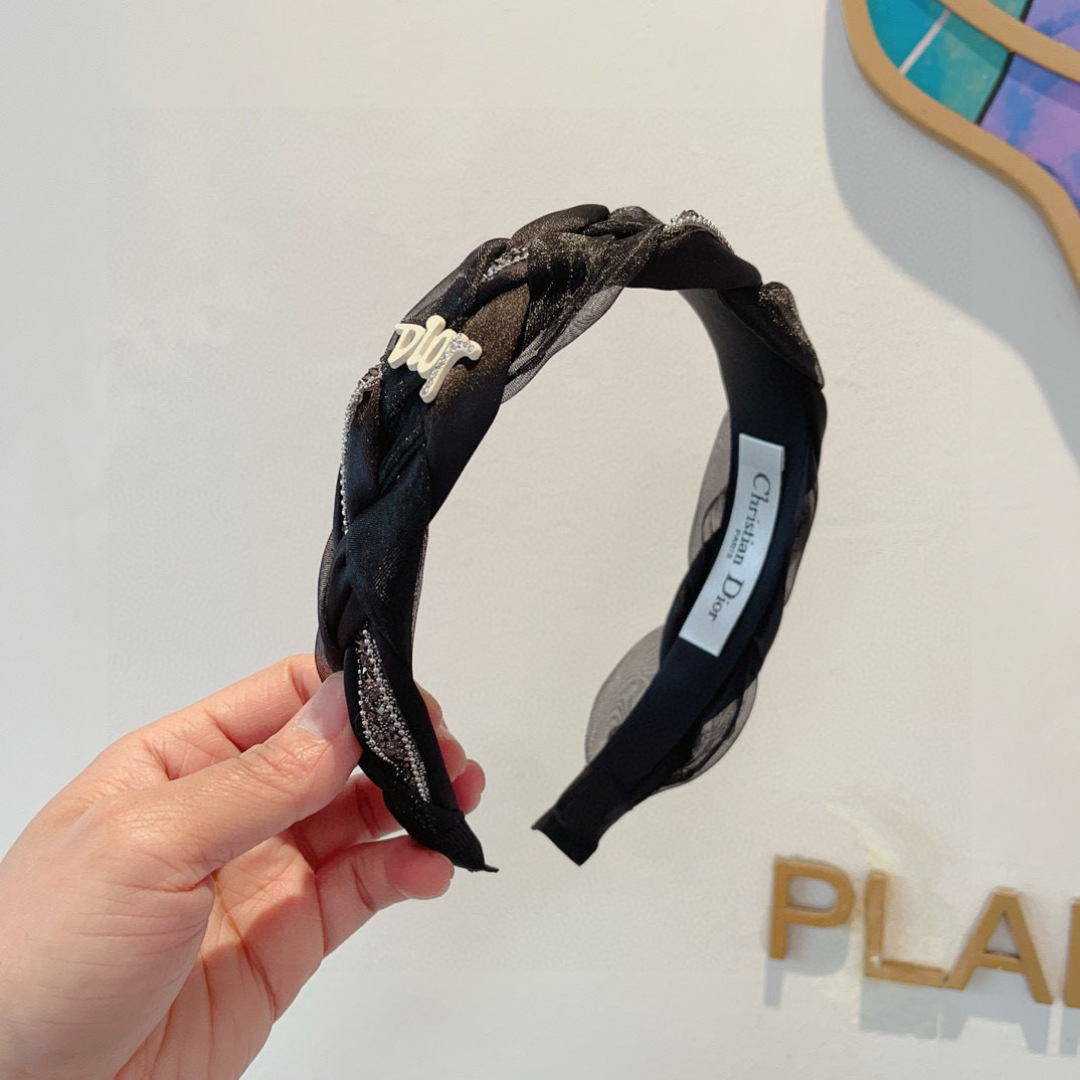 NO:301217,Packaging Dior (Dior) Popular new hairbands, original counter stock, let your charm bloom, the fresh lady style makes fashion simpler. Hairpins, hairpins, dior, dior, hairpins19860909配包装 Dior（迪奥） 火爆新款发箍,专柜原单货,让你的魅力绽放 清新淑女范让时尚更简单.发夹,发夹,dior,dior,hairpins,accessory