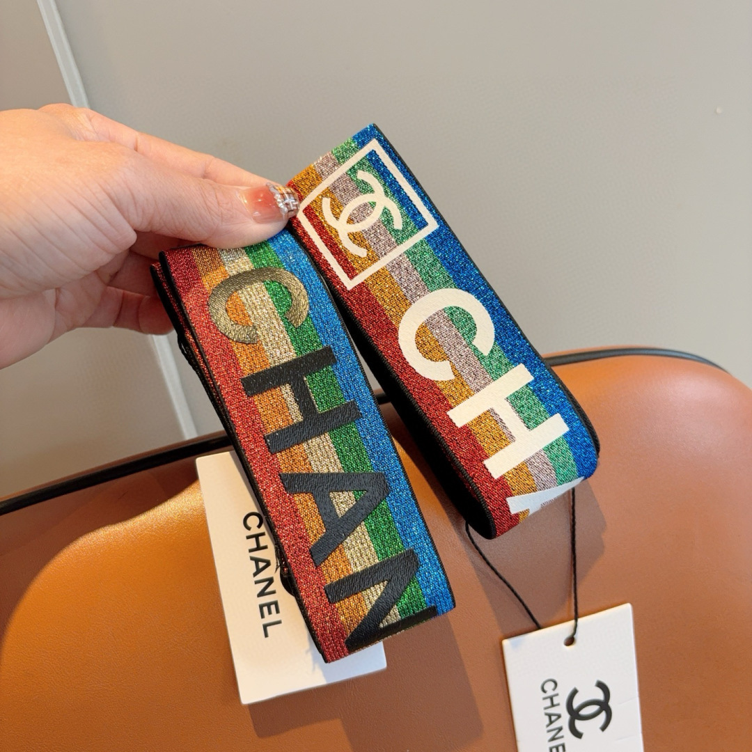 NO:301210,Packaging CHANEL (Chanel) internet celebrity trendy letter headscarf High-end Korean style rubber band, classic design, high-end and atmospheric, celebrity style, hairpins, chanel, chanel, hairpins19860909配包装 CHANEL（香奈儿）网红潮款字母头巾 高档韩版皮筋,经典花型设计, 高端大气,名媛范儿,发夹,发夹,chanel,chanel,hairpins,accessory