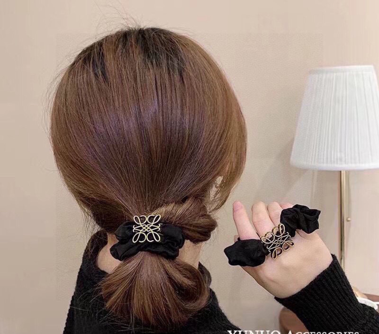 NO:301243,Packaging (single) LOEWE (Luo Yiwei) popular internet celebrity styles are released in circles, exquisite intestinal rubber bands, comfortable to wear without pressure, and a must-have for styling!  Very fashionable and versatile!  The essential items of goddess, super exquisite! The celebrity style. Hairpins, hairpins, loewe, loewe, hairpins19860909配包装（单个） LOEWE（罗意威）网红爆款发圈,精致肠圈皮筋,佩戴舒适无压力,造型搭配必备！非常时尚百搭！女神必备单品,超级精致哦!名媛范儿.发夹,发夹,loewe,loewe,hairpins,accessory