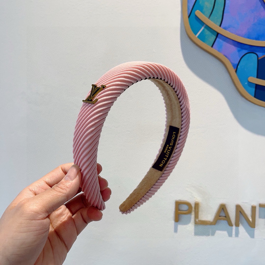 NO:301230,Packaging LV Louis Vuitton is popular with new headbands, fashionable headbands, the latest model of internet celebrities is coming to be fashionable and versatile, goddess must-have, multi-color options!  hairpin, hairpin, louis vuitton, louis vuitton, hairpins19860909配包装 LV 路易威登 火爆新款发箍,时尚头箍,网红最新款来袭时尚百搭,女神必入、多色可选！发夹,发夹,louis vuitton,louis vuitton,hairpins,accessory