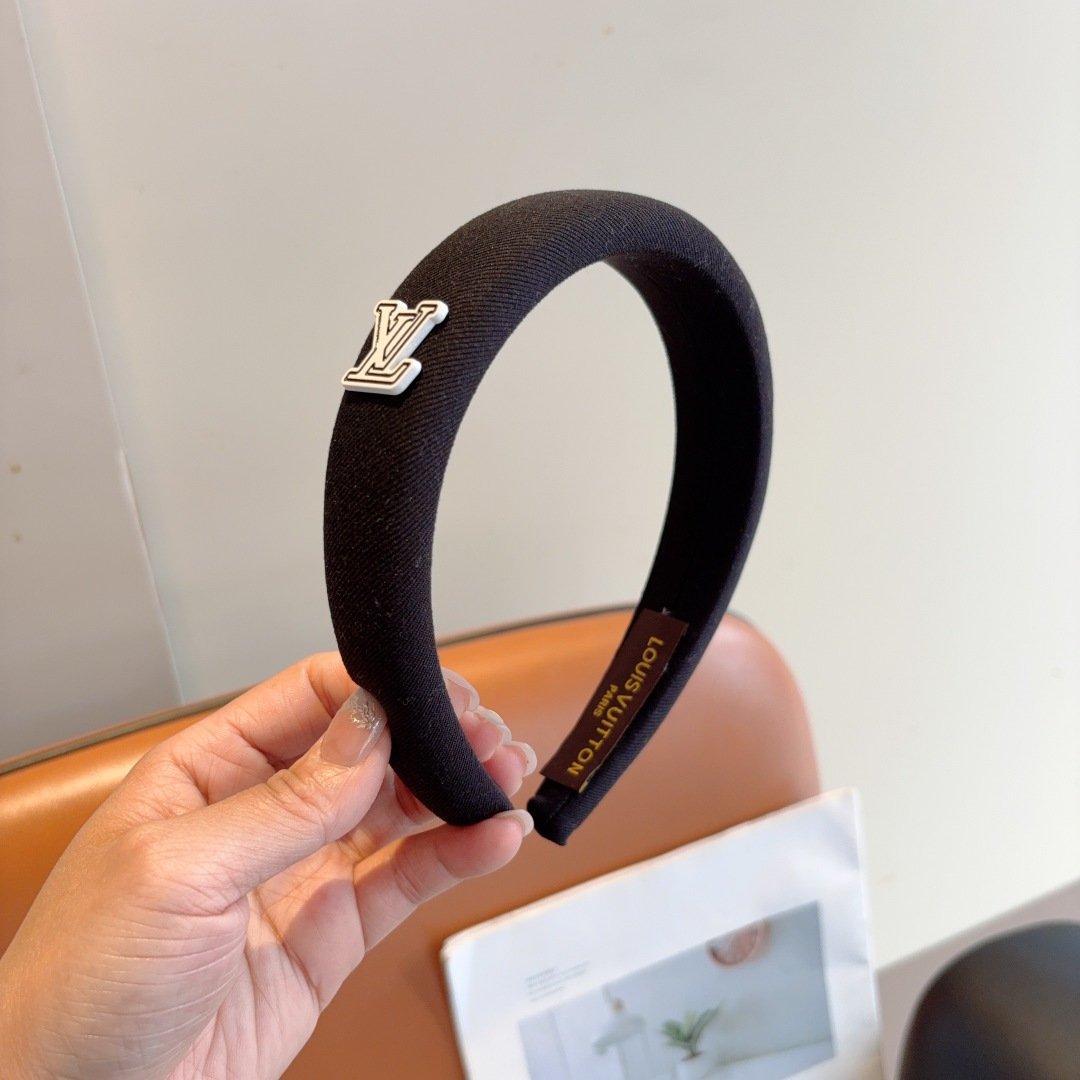NO:301257,Packaging LV Louis Vuitton is popular with new headbands, fashionable headbands, and the latest internet celebrity styles are coming to be fashionable and versatile!  hairpin, hairpin, louis vuitton, louis vuitton, hairpins19860909配包装 LV 路易威登 火爆新款发箍,时尚头箍,网红最新款来袭时尚百搭款！发夹,发夹,louis vuitton,louis vuitton,hairpins,accessory
