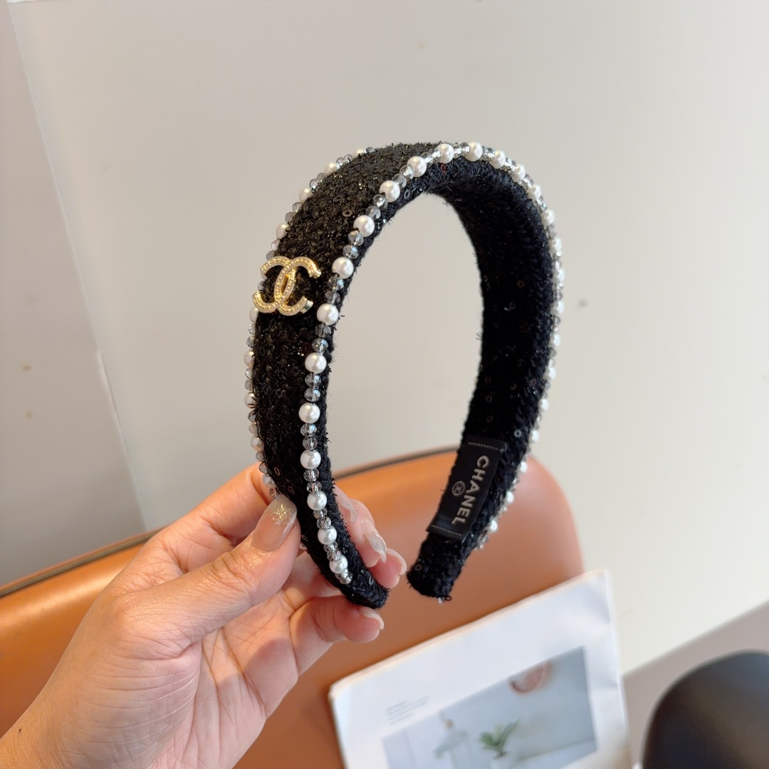 NO:301263,Packaging CHANEL (Chanel) new small fragrant headband, retro headband, popular internet celebrity products recommended. It is matched with high-end materials, super exquisite, fashionable and versatile. Hairpins, hairpins, chanel, chanel, hairpins19860909配包装 CHANEL（香奈儿）新款小香发箍,复古头箍,网红爆款推荐 搭配高端材质,超精致,时尚百搭.发夹,发夹,chanel,chanel,hairpins,accessory