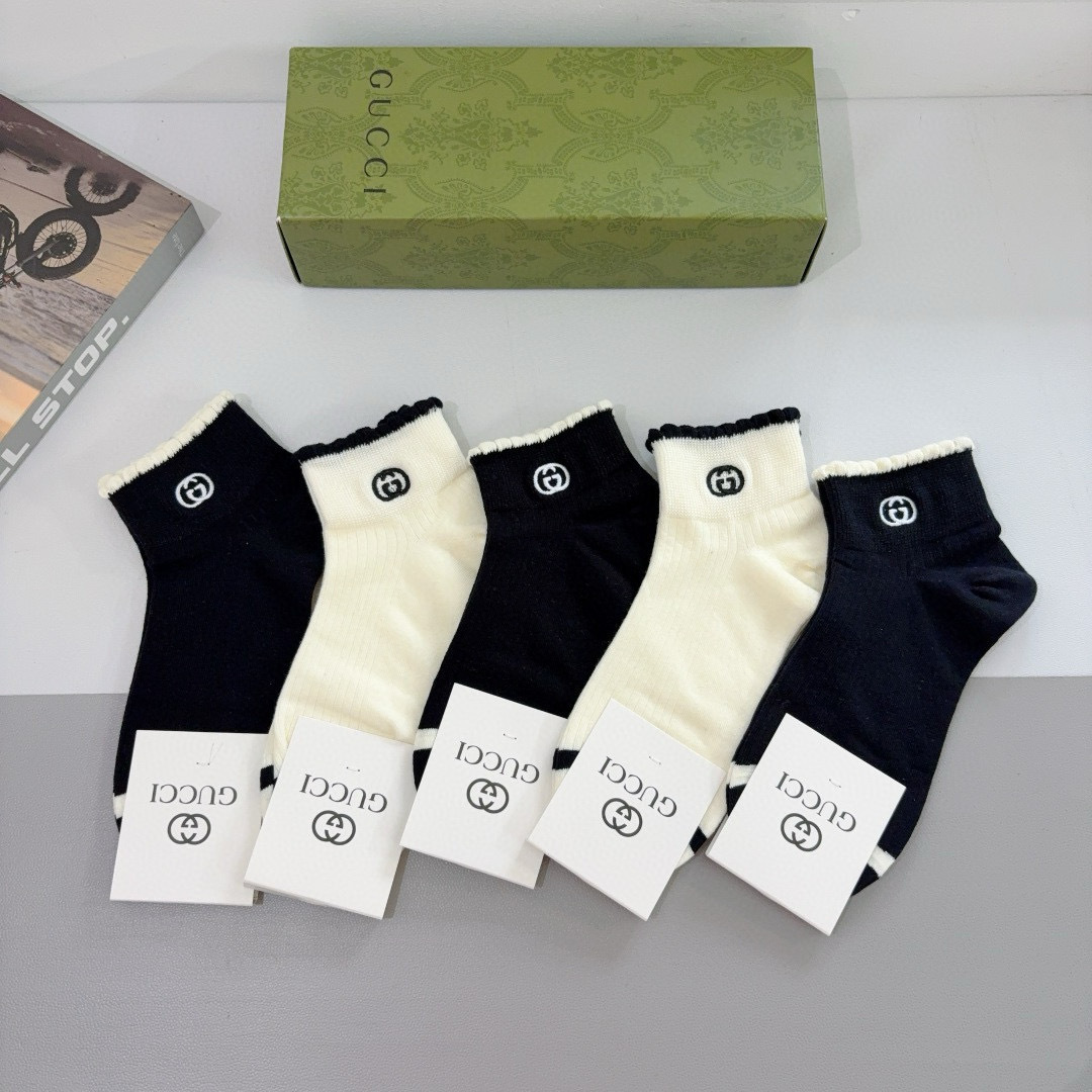 NO:299763,Packaging (5 pairs per box) Gucci New embroidered short socks, bamboo cotton fabric, a must-have for trendy people, popular classic double G, personalized and fashionable versatile style, you deserve socks, stockings, socks, gucci, socks19860909配包装（一盒5双） Gucci 古奇 新款刺绣短筒袜子,竹棉面料,潮人必备 ,爆款经典双G,个性时尚百搭款,你值得拥有哦袜子,丝袜,袜子,gucci,socks,accessory
