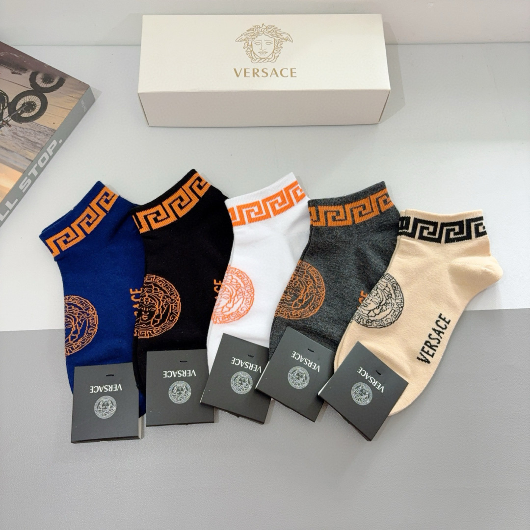 NO:299766,Packaging [one box and five pairs] VERSACE Versace is a must-have counter purchasing quality socks for European and American big-name short socks, which is super high-quality and fashionable. Ahhhhh~~ Recommended recommendations, stockings, socks, versace, versace, socks19860909配包装【一盒五双】 VERSACE范思哲 欧美大牌短筒袜潮人必不能少的专柜代购品质袜子 ,搭配起来超高逼格 时髦度爆表啊啊啊啊～～推荐推荐推荐袜子,丝袜,袜子,versace,versace,socks,accessory