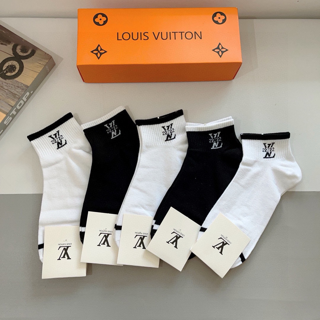 NO:299779,Packaging (5 pairs per box) LV Louis Vuitton, pure cotton socks, a must-have hot product for trendy people, classic letter logo boat socks, personalized and fashionable and versatile style,!  Super soft material, comfortable and breathable, fashionable and versatile style socks, stockings, socks, louis vuitton, louis vuitton, socks19860909配包装（一盒5双） LV 路易威登 ,纯棉袜子 潮人必备爆款,经典字母logo船袜,个性时尚百搭款,！超柔软材质,舒适透气,时尚百搭款 袜子,丝袜,袜子,louis vuitton,louis vuitton,socks,accessory